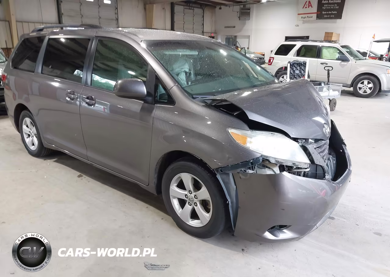 2017 Toyota Sienna Le 8 Passenger