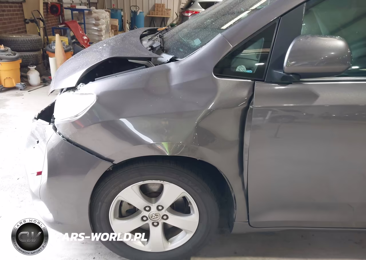2017 Toyota Sienna Le 8 Passenger VIN:5TDKZ3DC7HS775005 - 6