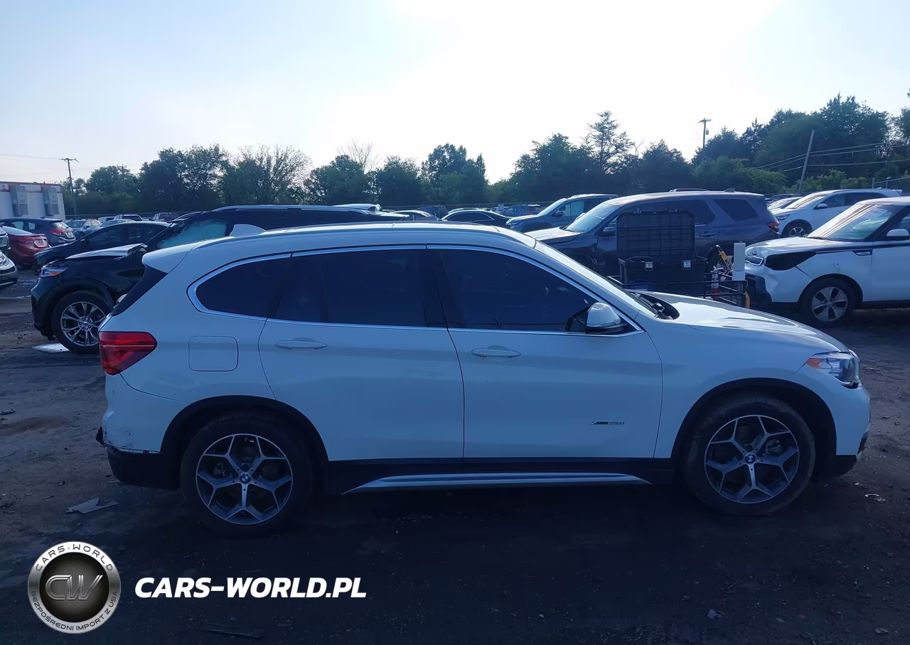 2018 BMW X1 xDrive28I VIN:WBXHT3C31J5K22202 - 14