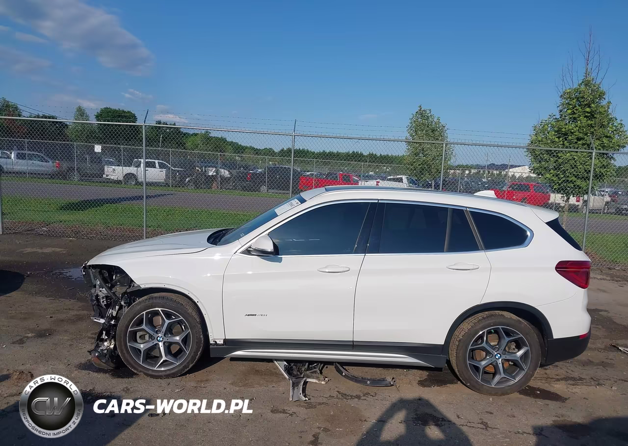 2018 BMW X1 xDrive28I VIN:WBXHT3C31J5K22202 - 15