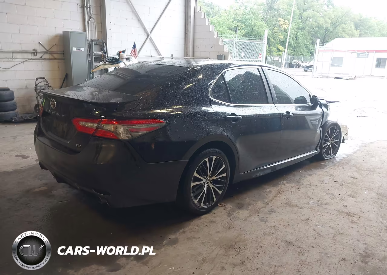 2018 Toyota Camry Se VIN:4T1B11HK9JU569226 - 4