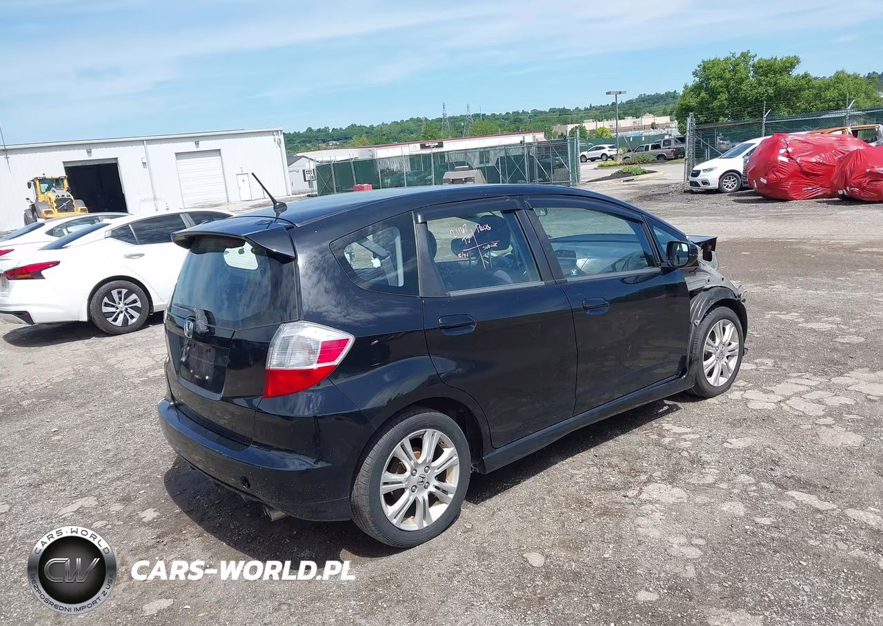 2010 Honda Fit Sport VIN:JHMGE8H46AC039051 - 4