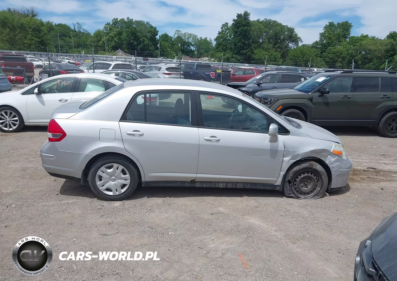 2010 Nissan Versa 1.8S VIN:3N1BC1AP1AL448336 - 13