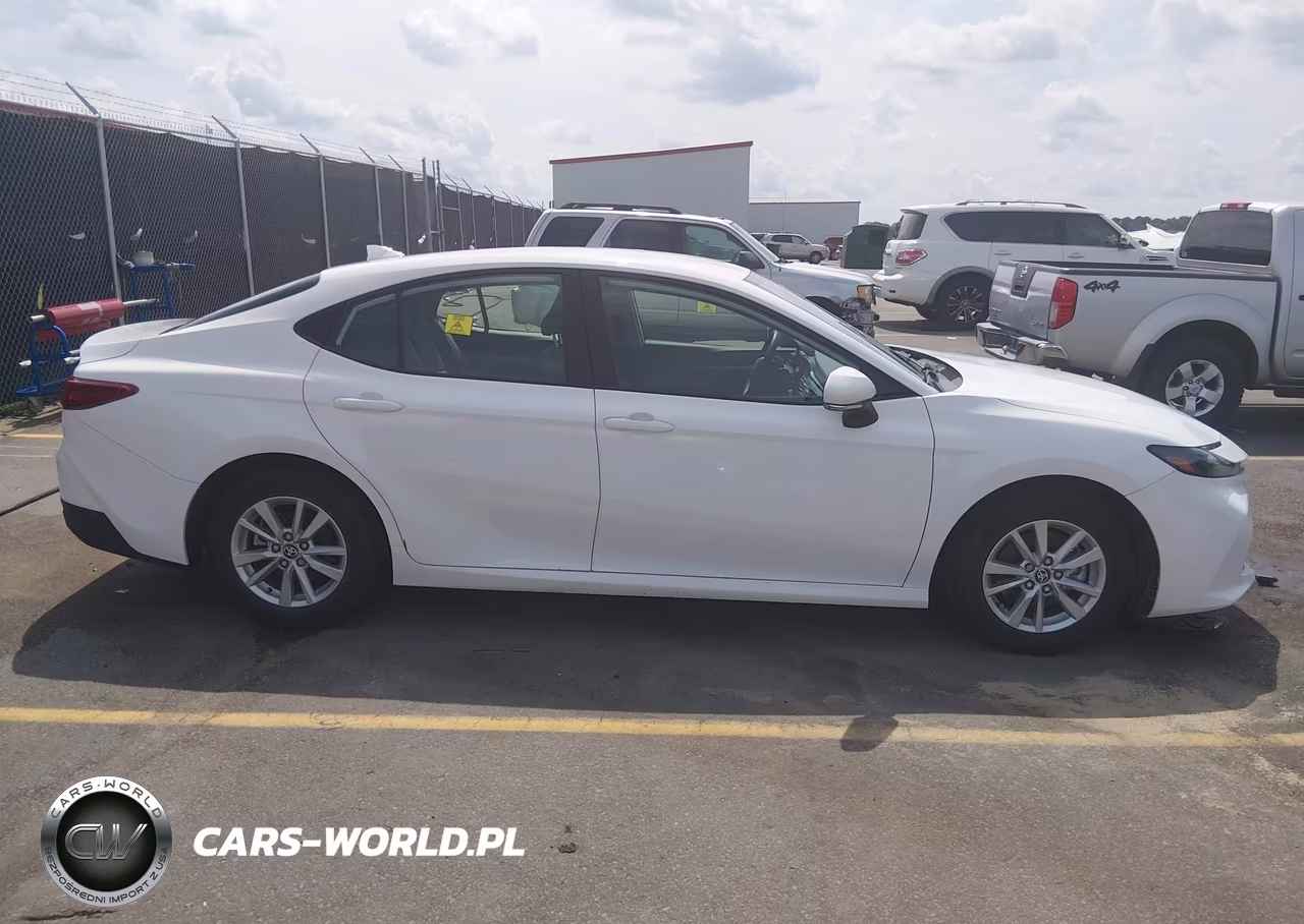 2025 Toyota Camry Le VIN:4T1DAACK7SU099652 - 13