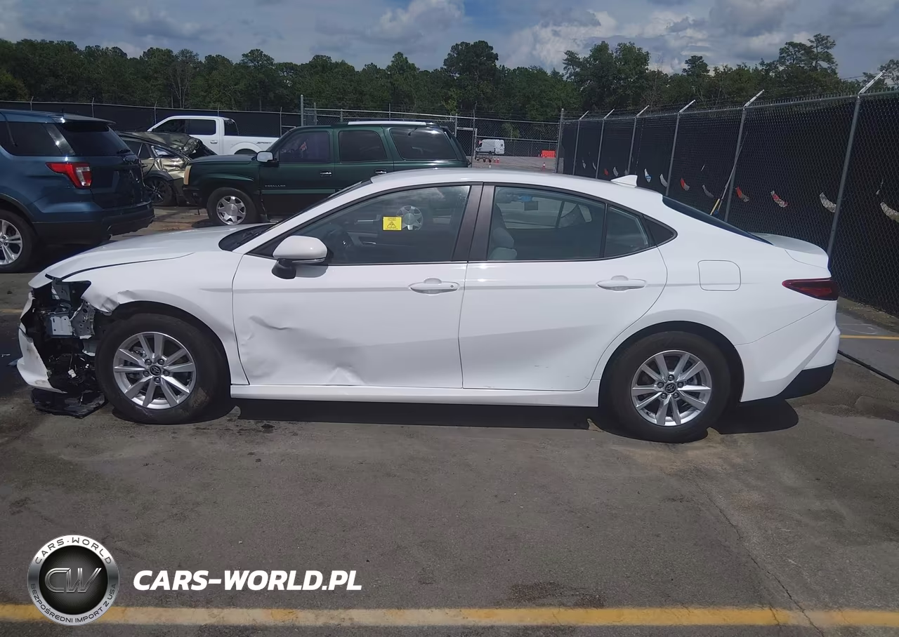 2025 Toyota Camry Le VIN:4T1DAACK7SU099652 - 14