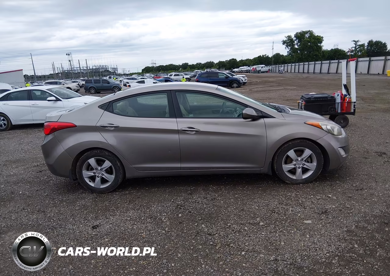 2013 Hyundai Elantra Gls VIN:5NPDH4AE4DH240284 - 13