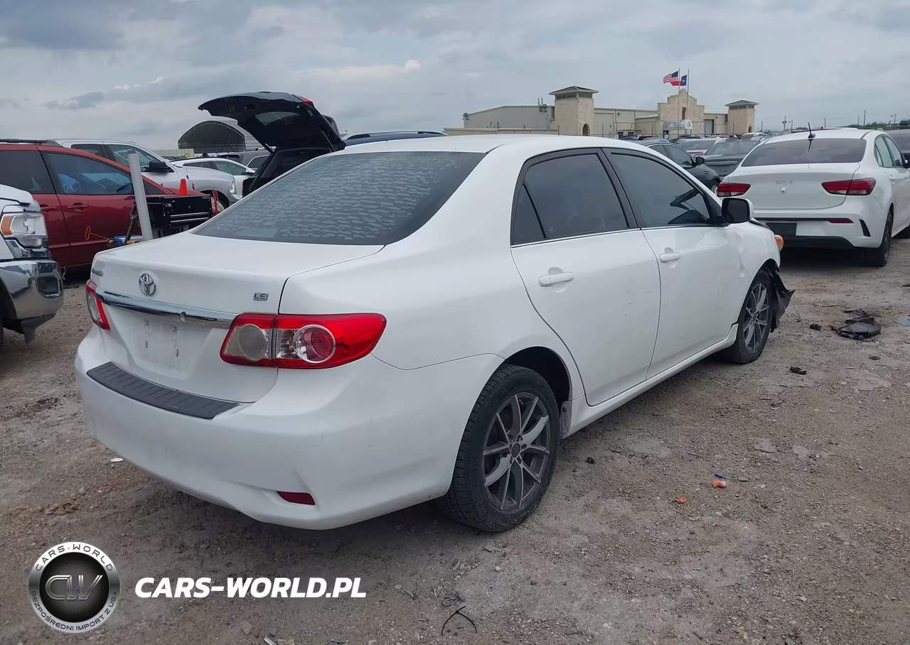 2013 Toyota Corolla Le VIN:5YFBU4EE6DP103542 - 4