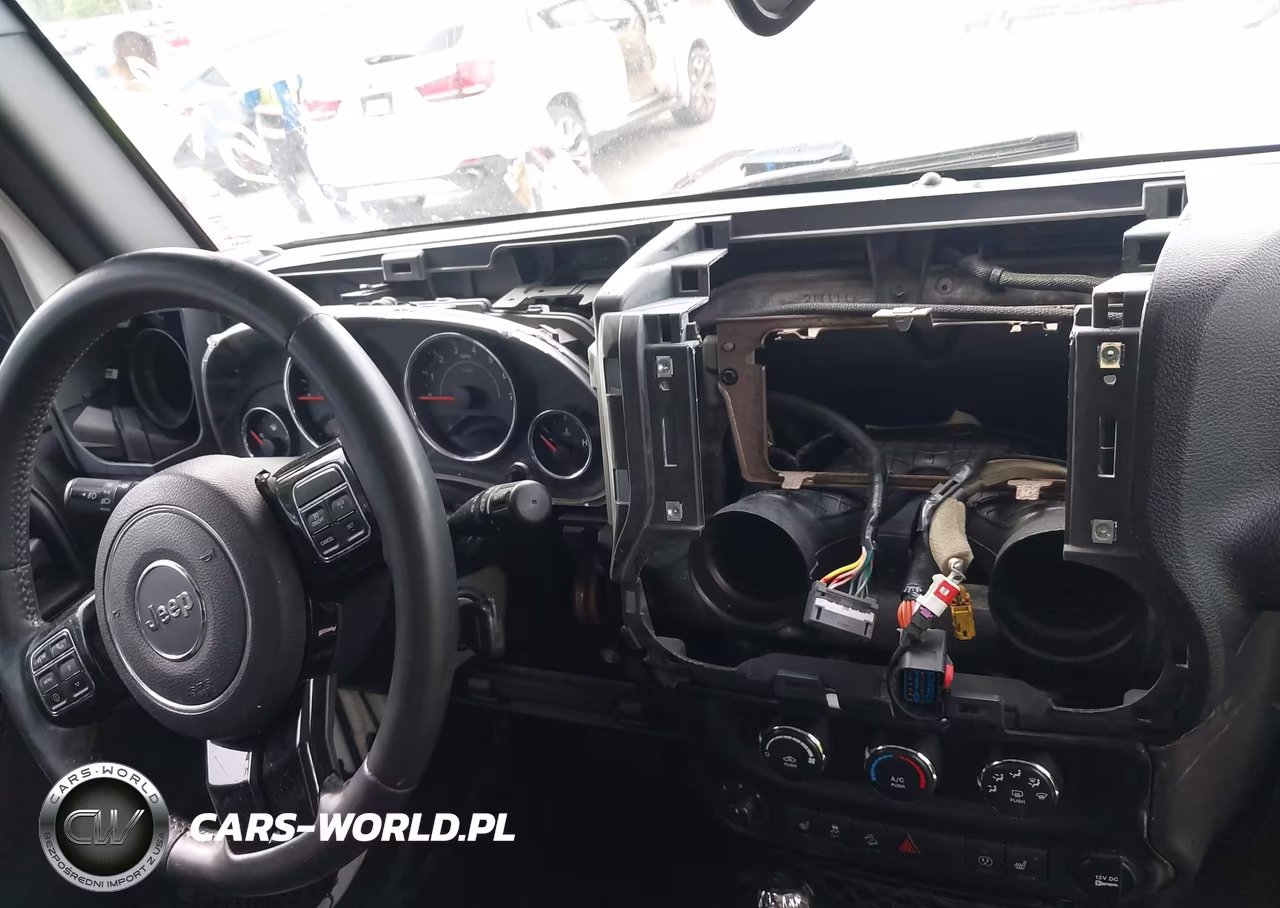 2015 Jeep Wrangler Unlimited Altitude VIN:1C4BJWEG9FL758005 - 17