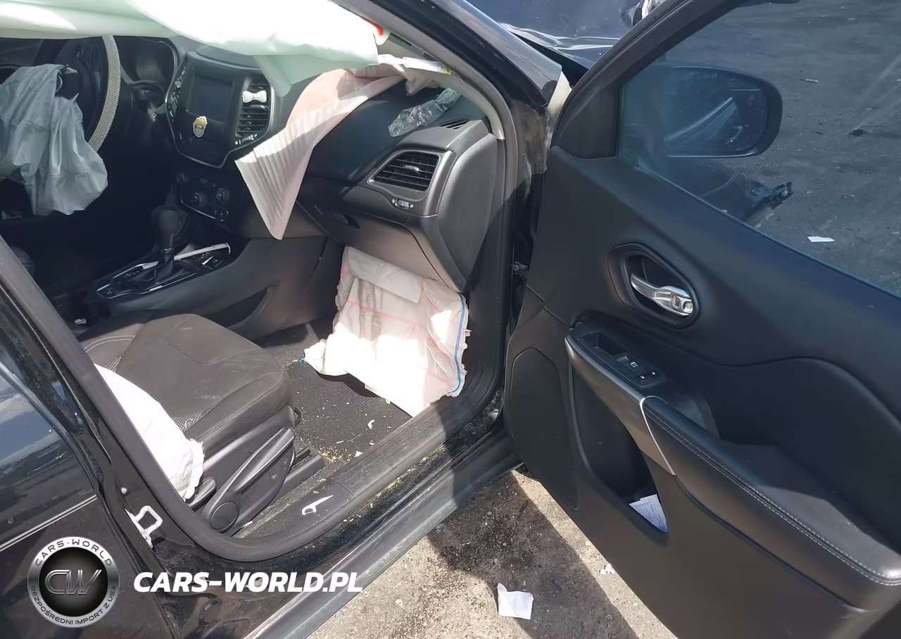 2019 Jeep Cherokee Latitude Fwd VIN:1C4PJLCB5KD485290 - 5