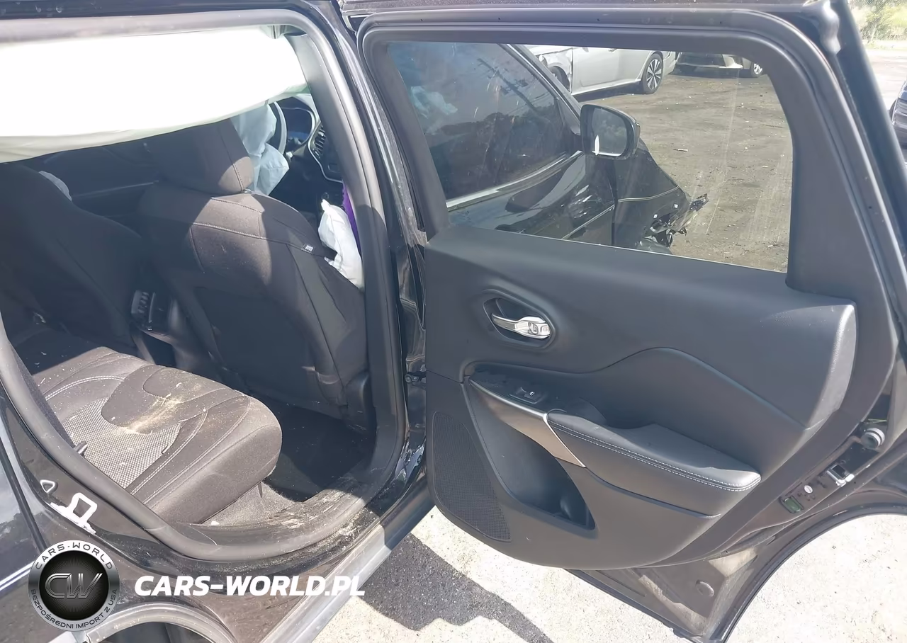 2019 Jeep Cherokee Latitude Fwd VIN:1C4PJLCB5KD485290 - 8