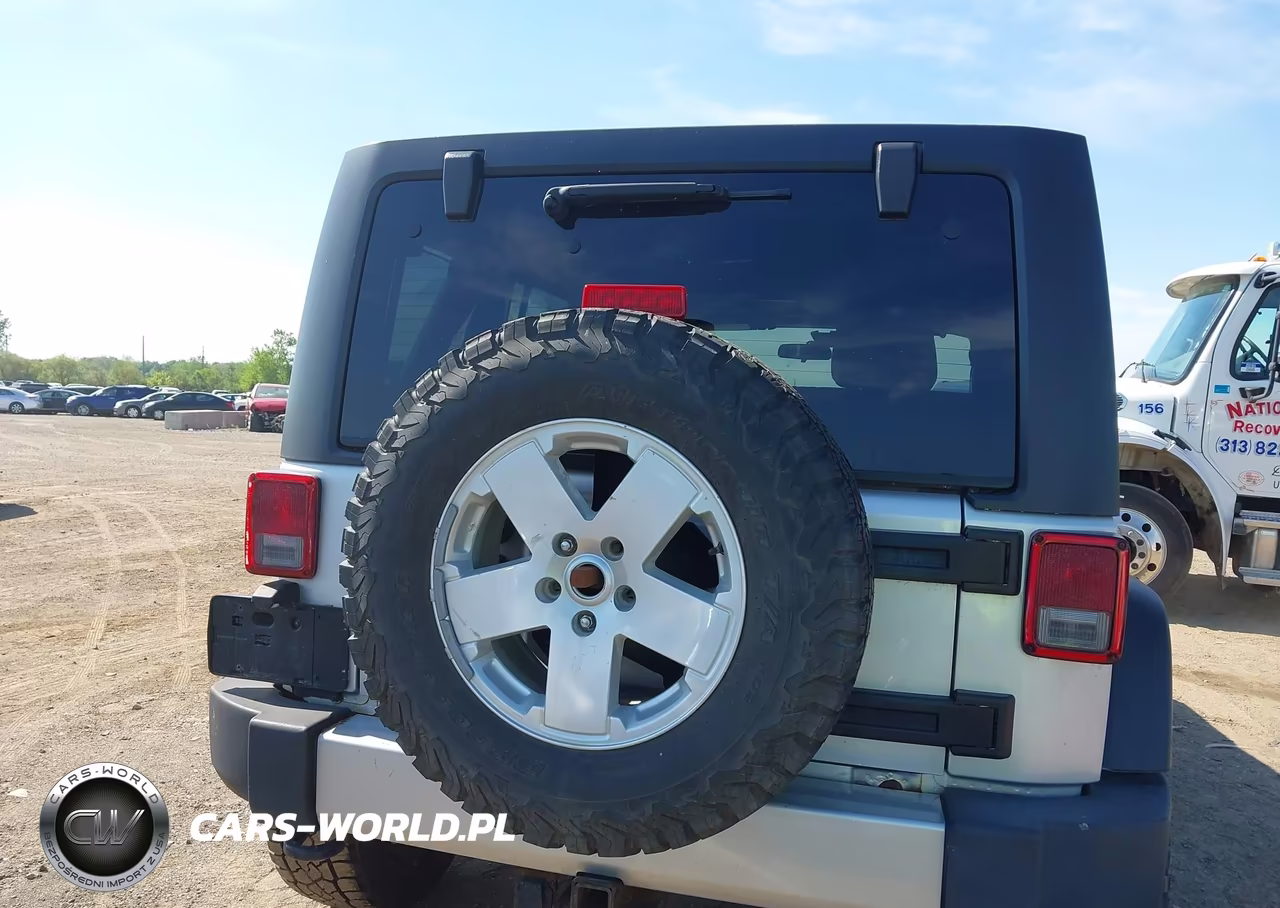 2011 Jeep Wrangler Unlimited Sahara VIN:1J4BA5H18BL635804 - 16