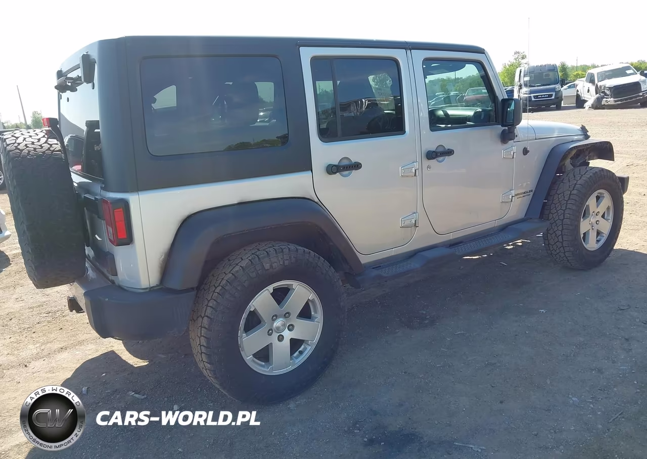 2011 Jeep Wrangler Unlimited Sahara VIN:1J4BA5H18BL635804 - 4