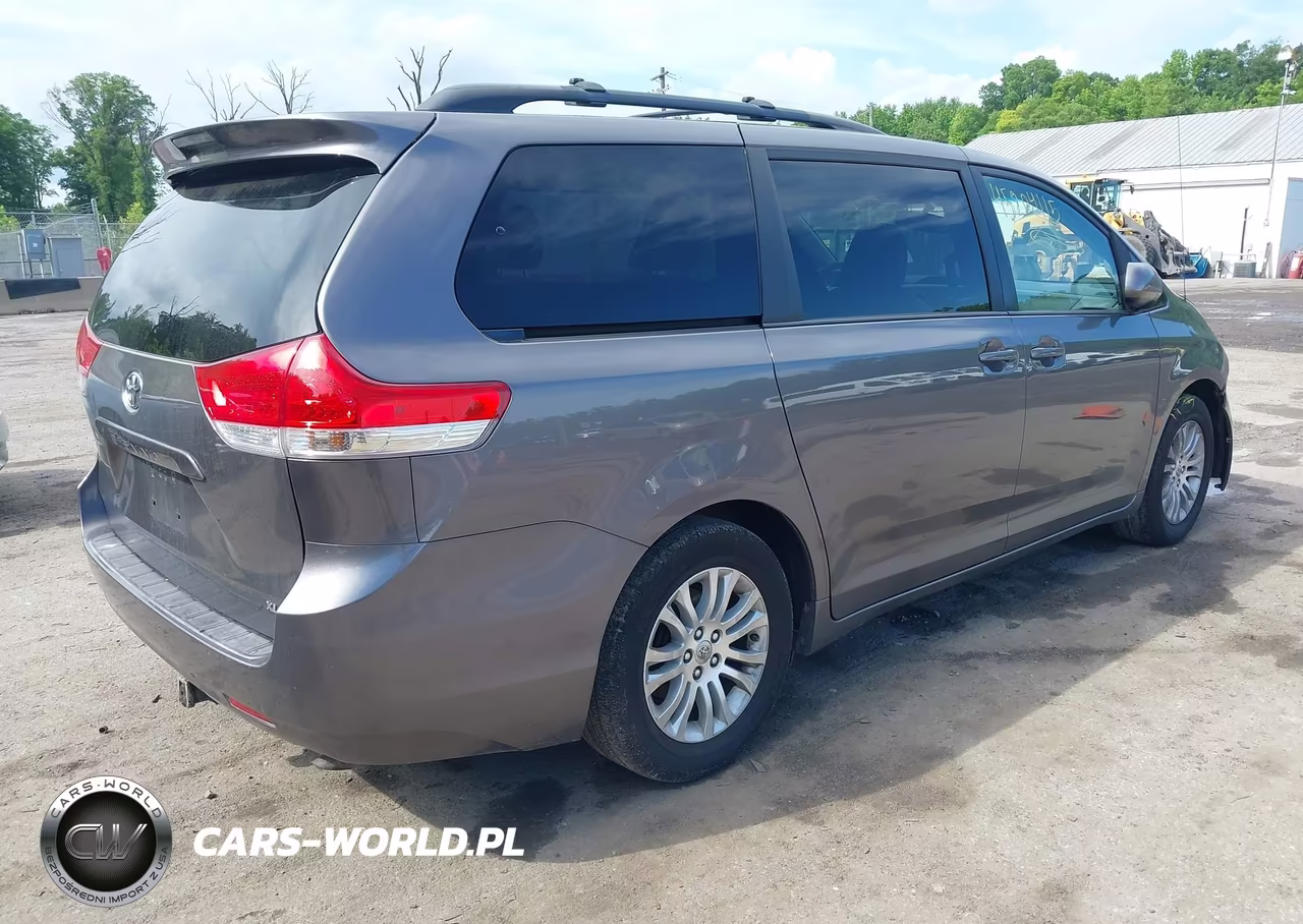 2014 Toyota Sienna Xle V6 8 Passenger VIN:5TDYK3DC4ES523478 - 4