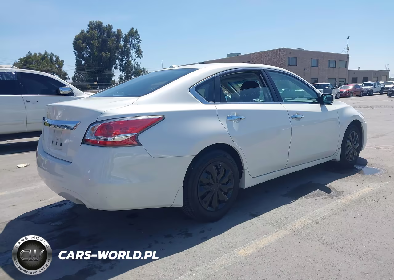 2015 Nissan Altima 2.5 S VIN:1N4AL3APXFC146749 - 4