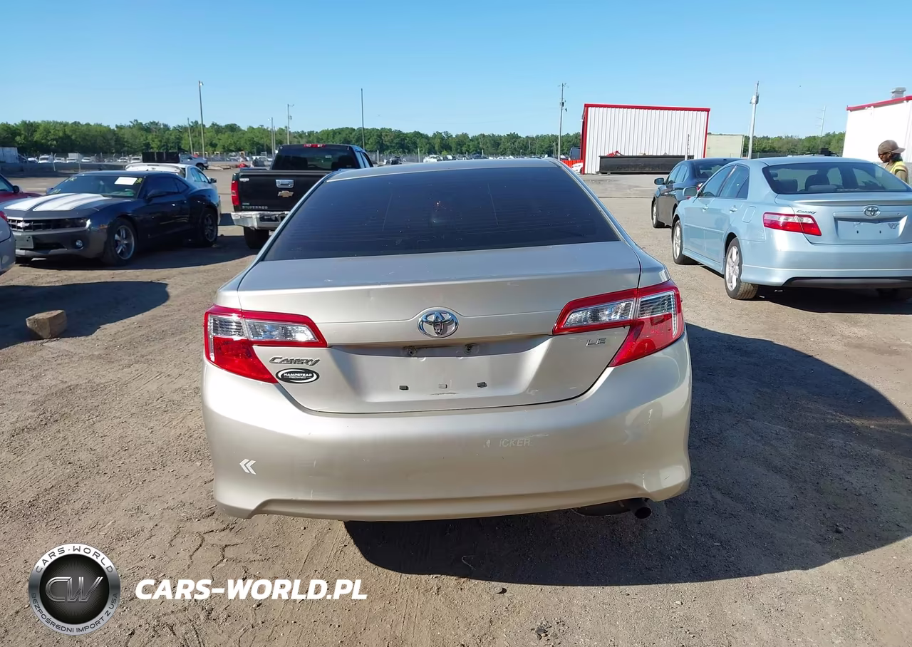 2014 Toyota Camry Le VIN:4T4BF1FK2ER354903 - 17