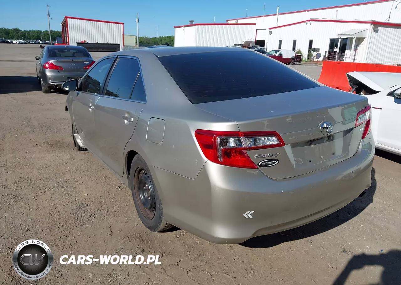 2014 Toyota Camry Le VIN:4T4BF1FK2ER354903 - 3
