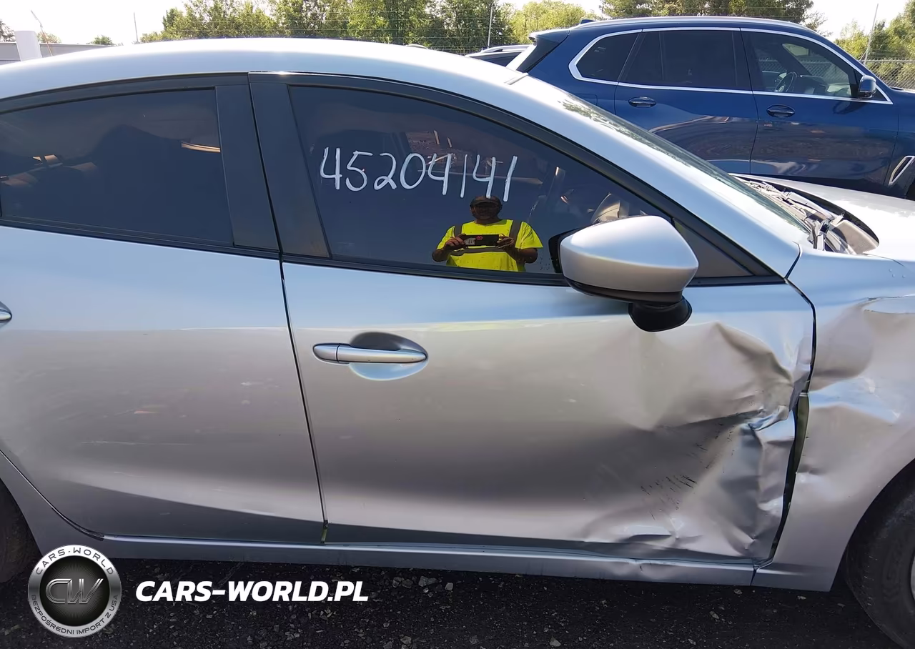 2018 Mazda Mazda3 Sport VIN:3MZBN1U70JM160379 - 17