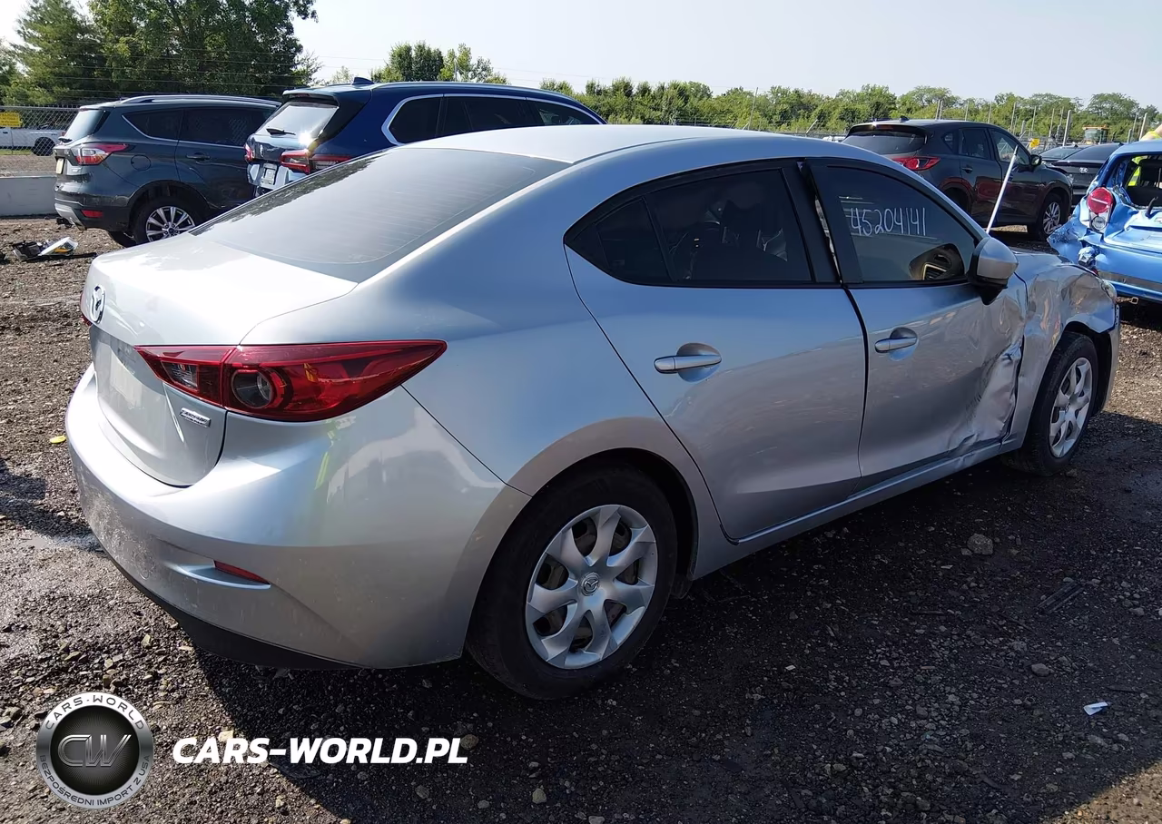 2018 Mazda Mazda3 Sport VIN:3MZBN1U70JM160379 - 4