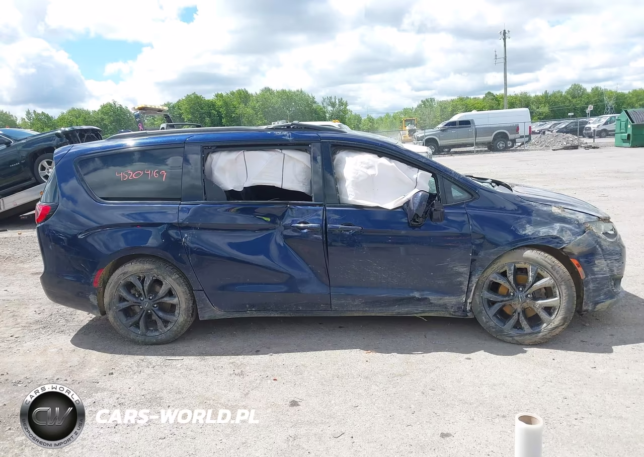 2020 Chrysler Pacifica Touring L VIN:2C4RC1BG5LR239567 - 13