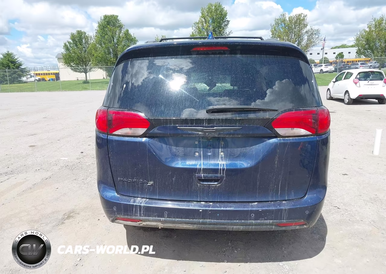 2020 Chrysler Pacifica Touring L VIN:2C4RC1BG5LR239567 - 16