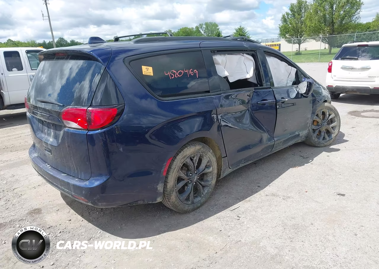 2020 Chrysler Pacifica Touring L VIN:2C4RC1BG5LR239567 - 4