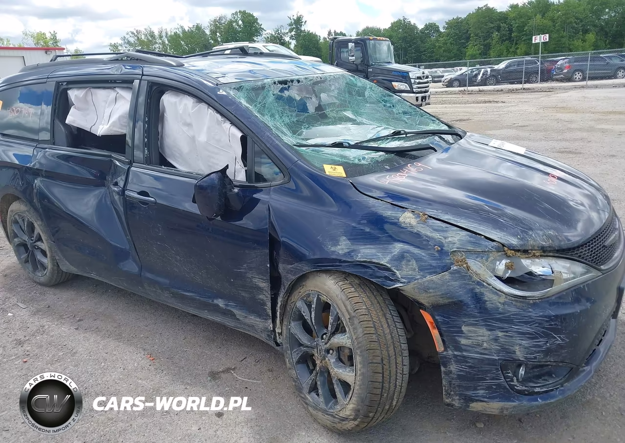 2020 Chrysler Pacifica Touring L VIN:2C4RC1BG5LR239567 - 6