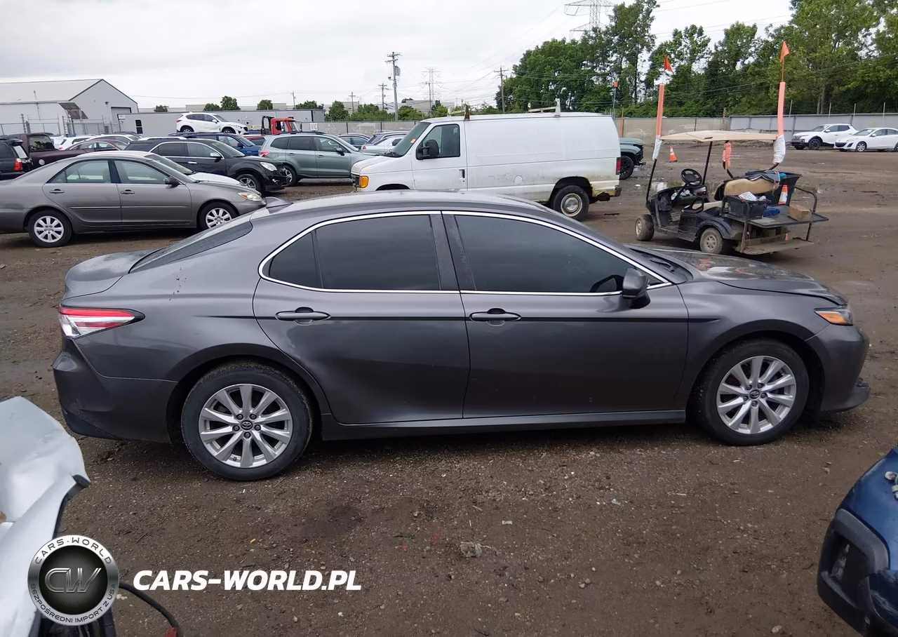 2019 Toyota Camry Le VIN:4T1B11HK5KU220601 - 13