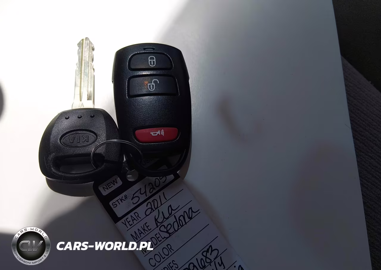 2011 Kia Sedona Lx VIN:KNDMG4C7XB6379683 - 11