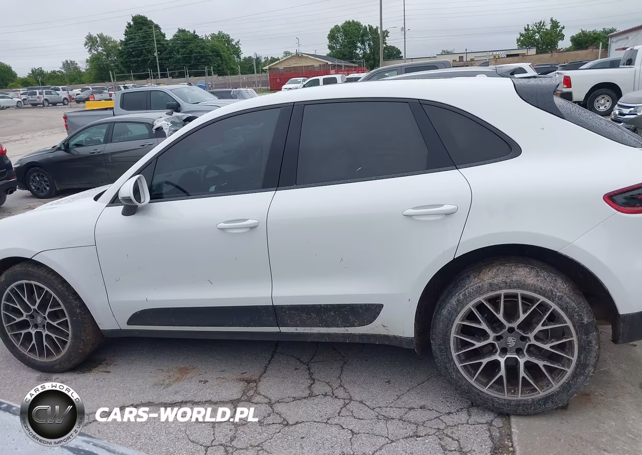 2017 Porsche Macan VIN:WP1AA2A50HLB00258 - 14