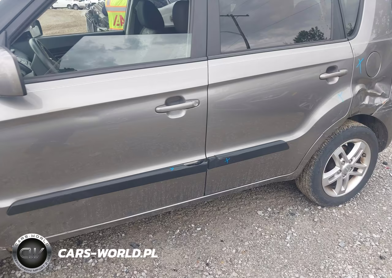 2011 Kia Soul + VIN:KNDJT2A28B7318322 - 13
