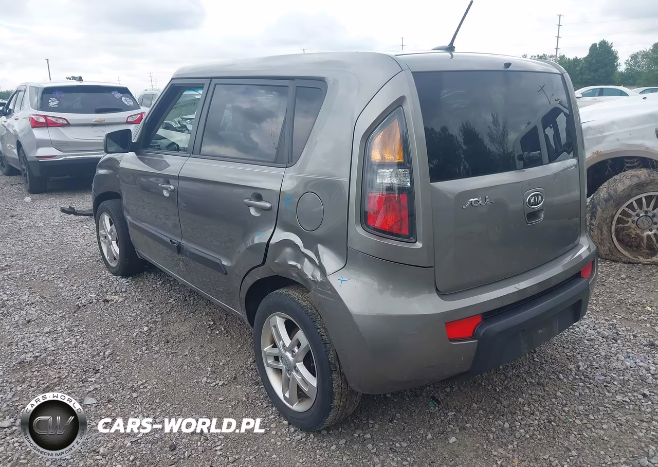 2011 Kia Soul + VIN:KNDJT2A28B7318322 - 3