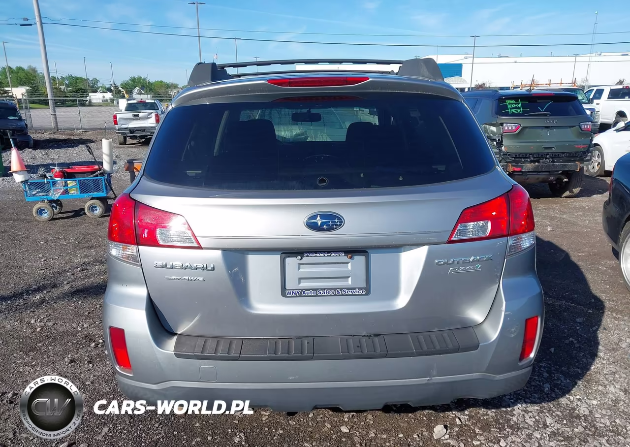 2011 Subaru Outback 2.5I Premium VIN:4S4BRBCC3B3335590 - 17