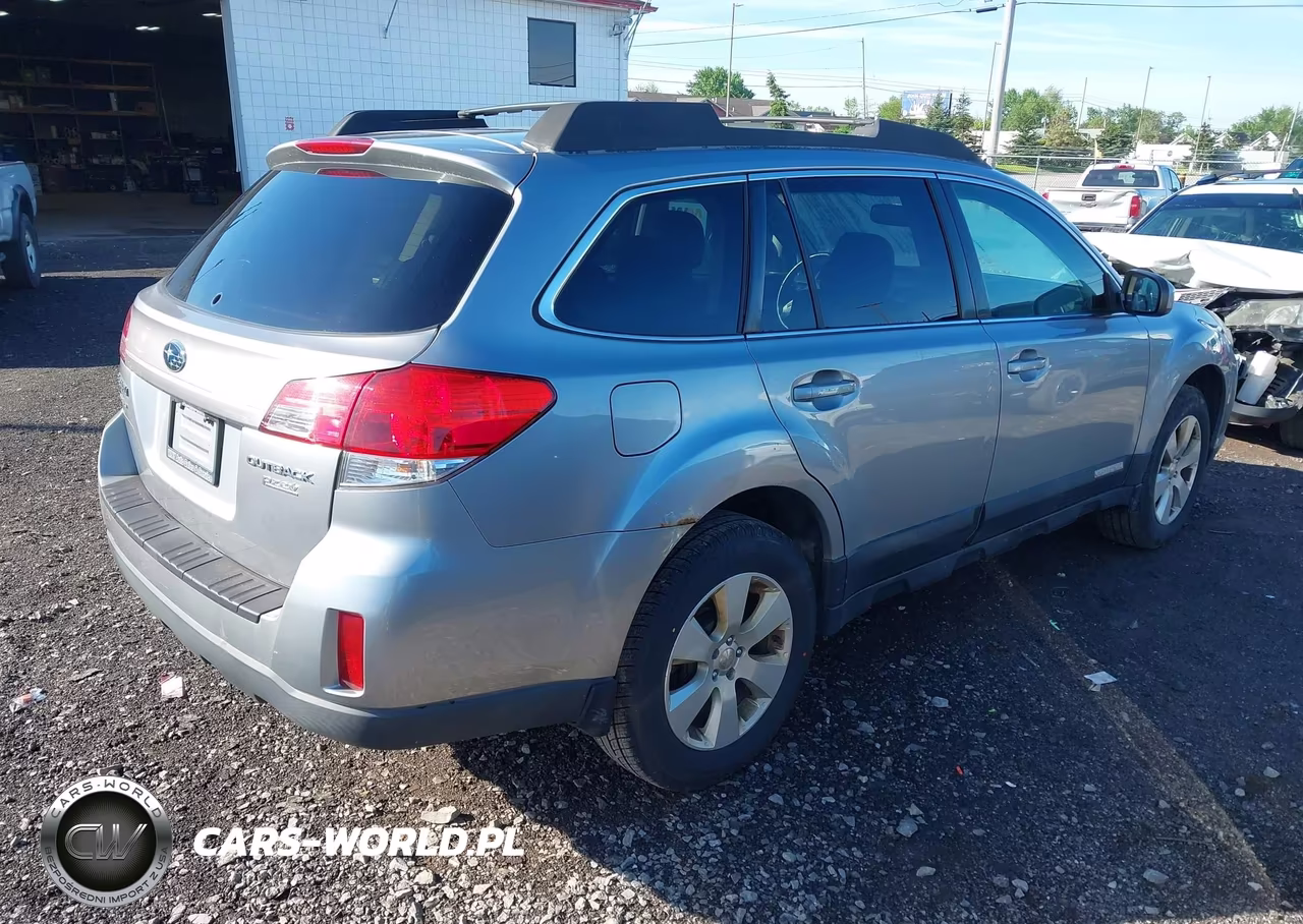 2011 Subaru Outback 2.5I Premium VIN:4S4BRBCC3B3335590 - 4