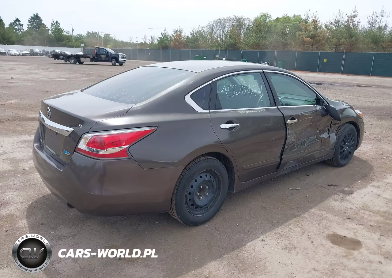 2014 Nissan Altima 2.5 S VIN:1N4AL3AP1EN346664 - 4