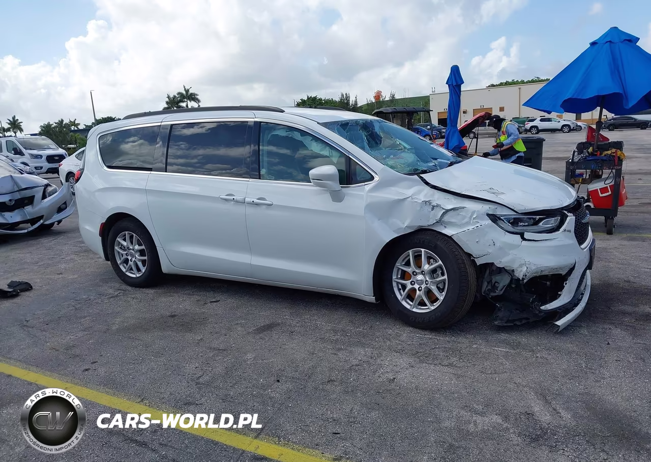 2022 Chrysler Pacifica Touring L VIN:2C4RC1BG2NR138652 - 13