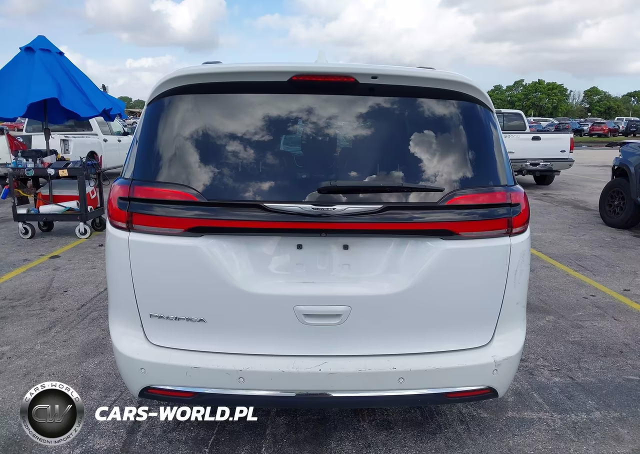 2022 Chrysler Pacifica Touring L VIN:2C4RC1BG2NR138652 - 16