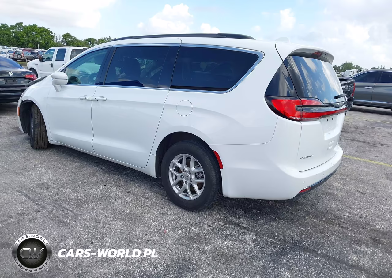 2022 Chrysler Pacifica Touring L VIN:2C4RC1BG2NR138652 - 3