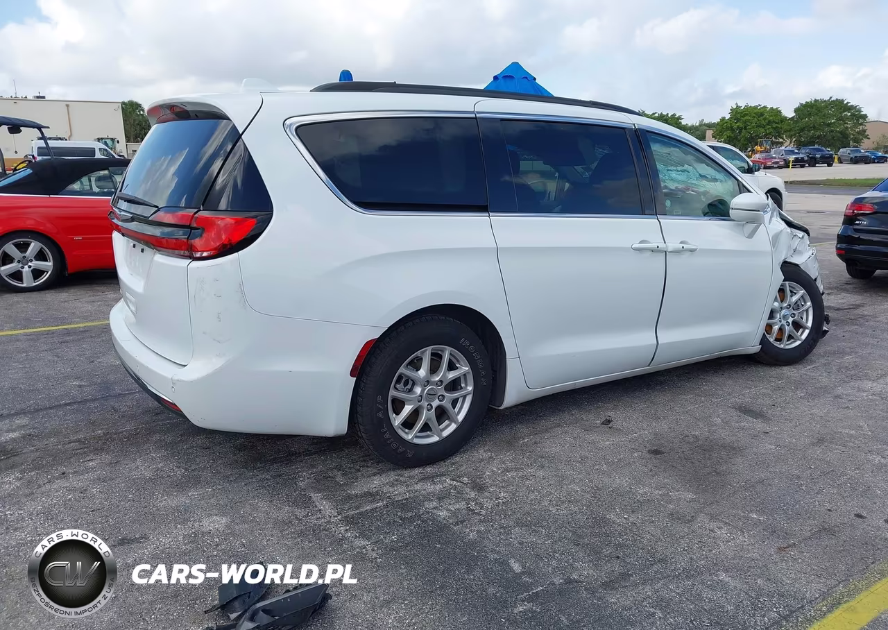 2022 Chrysler Pacifica Touring L VIN:2C4RC1BG2NR138652 - 4
