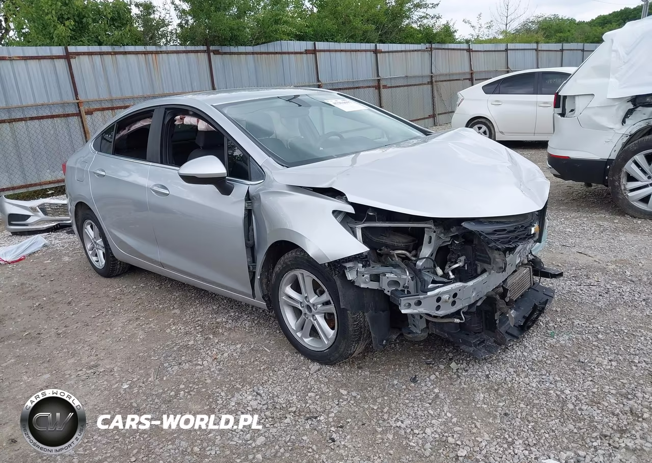 2018 Chevrolet Cruze Lt Auto – zdjęcie 1 z 17