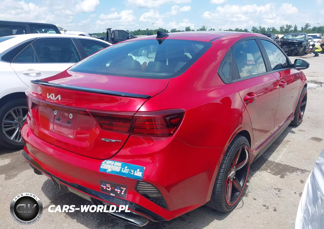 2023 Kia Forte Gt VIN:3KPF44ACXPE652799 - 4