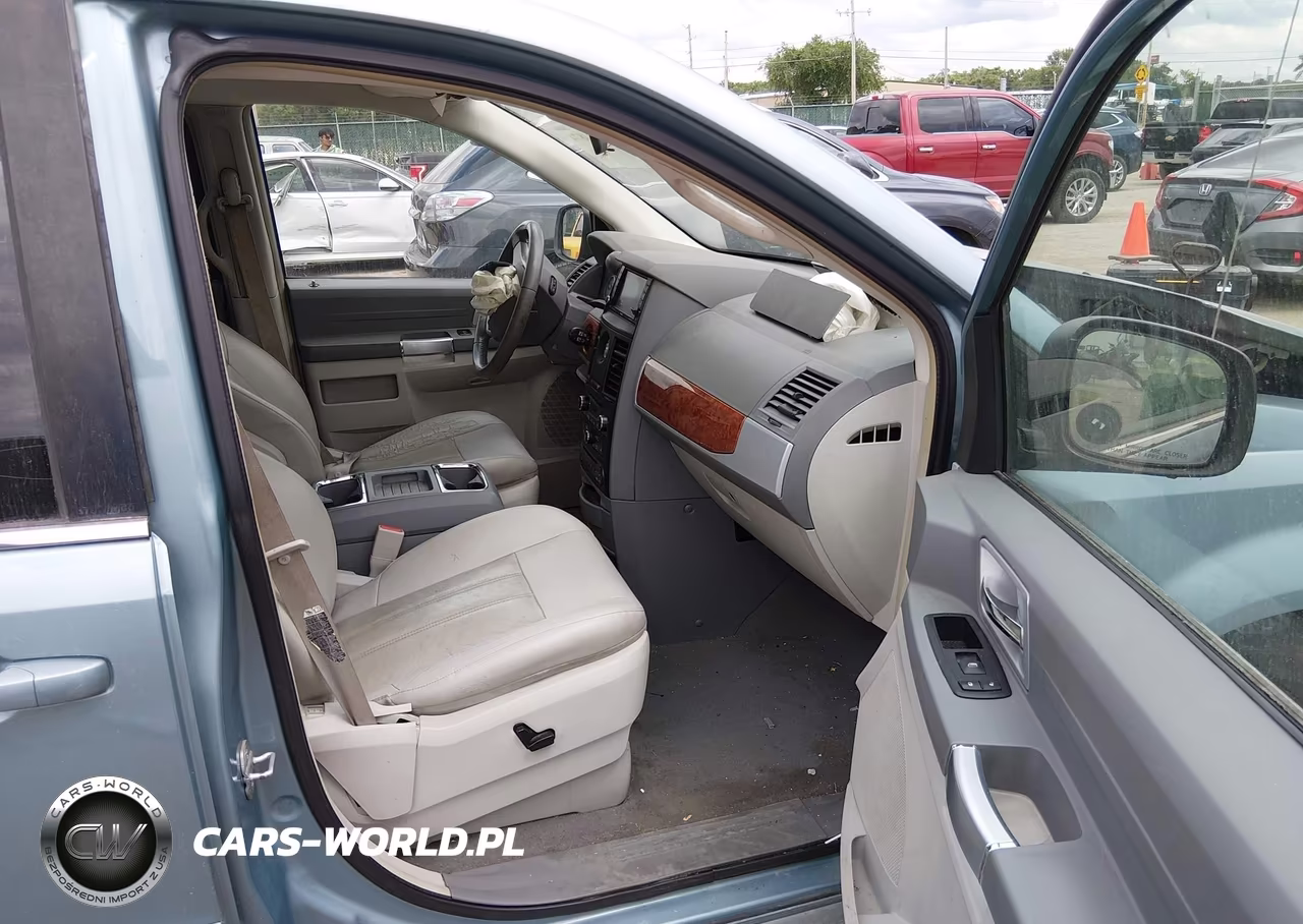 2008 Chrysler Town & Country Touring VIN:2A8HR54P48R680816 - 5