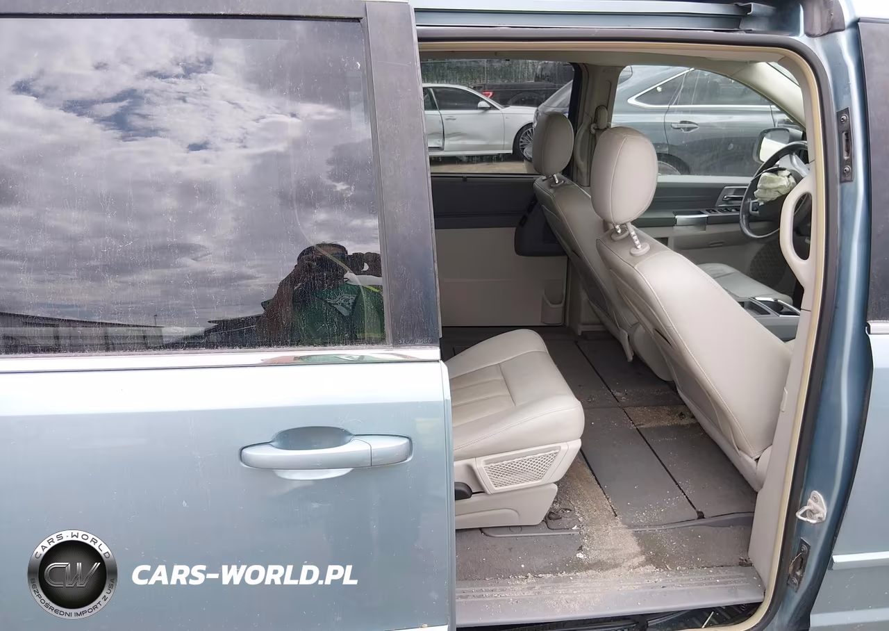 2008 Chrysler Town & Country Touring VIN:2A8HR54P48R680816 - 8