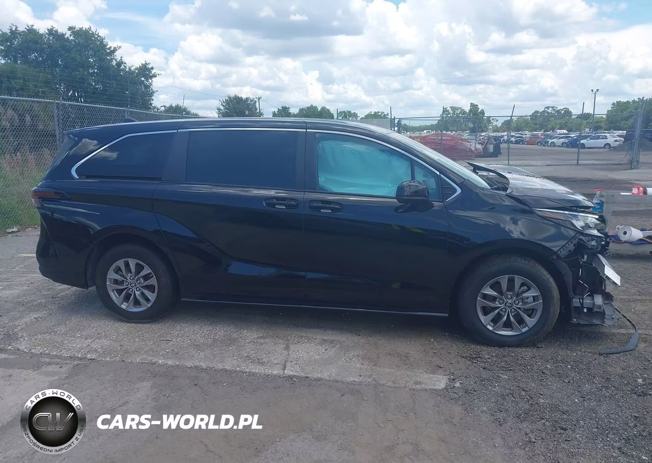 2025 Toyota Sienna Le VIN:5TDKRKEC6SS231823 - 13
