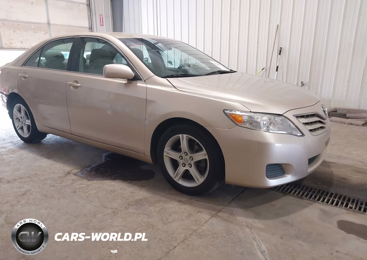 2010 Toyota Camry Le – zdjęcie 1 z 17