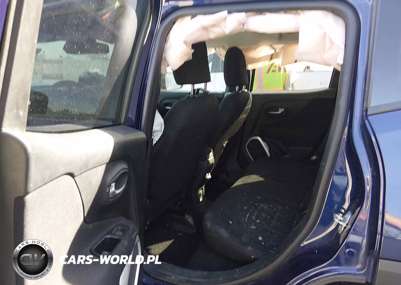 2018 Jeep Renegade Latitude 4X4 VIN:ZACCJBBB0JPG80594 - 8