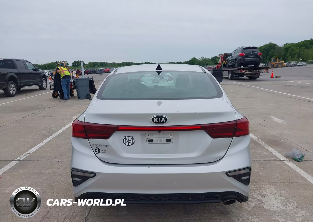 2019 Kia Forte Lxs VIN:3KPF24AD1KE075362 - 16