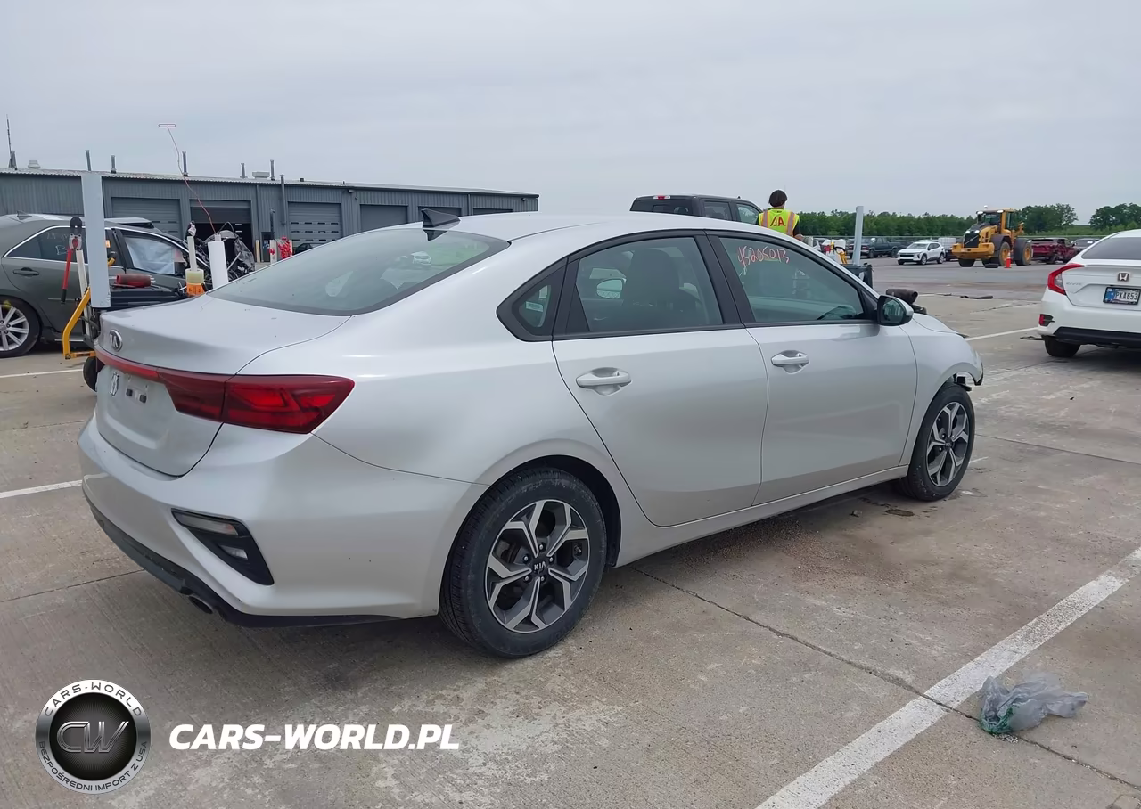 2019 Kia Forte Lxs VIN:3KPF24AD1KE075362 - 4