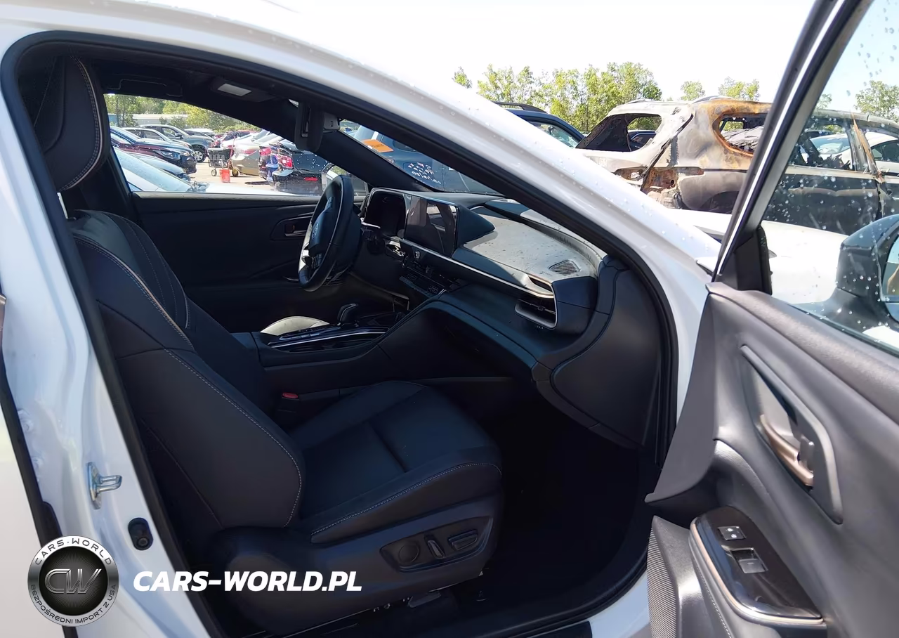 2025 Toyota Crown Signia Xle VIN:JTDACAAJ2S3030093 - 5