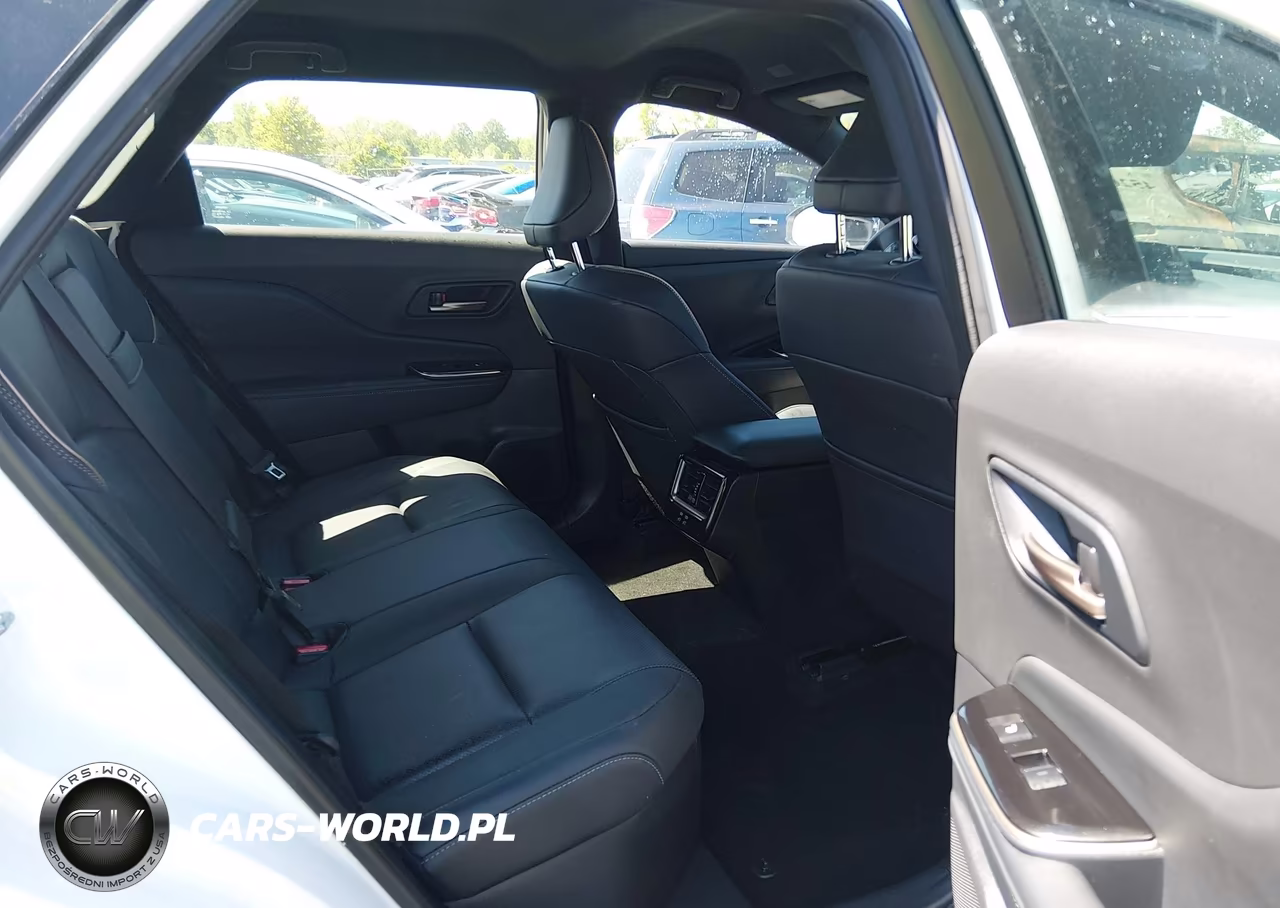 2025 Toyota Crown Signia Xle VIN:JTDACAAJ2S3030093 - 8
