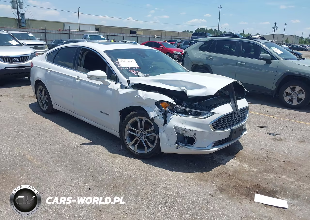 2019 Ford Fusion Hybrid Titanium – zdjęcie 1 z 17